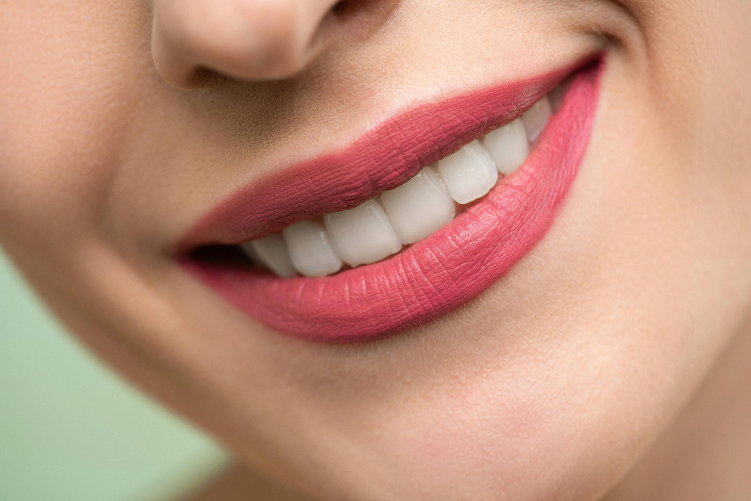 Aumento de labios con ácido hialurónico: Los pasos para elegir al especialista adecuado y obtener resultados seguros